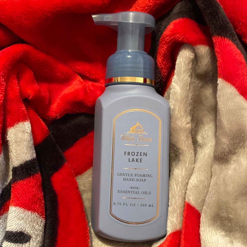 Frozen lake foaming hand soap BBW
